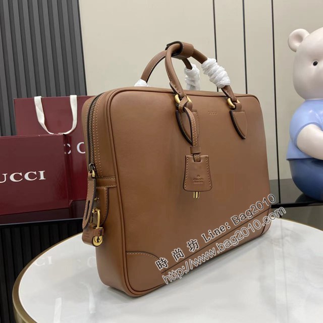 Gucci專櫃古馳最新款Emblem系列男士旅行手提公事包 jh2709型號：821149